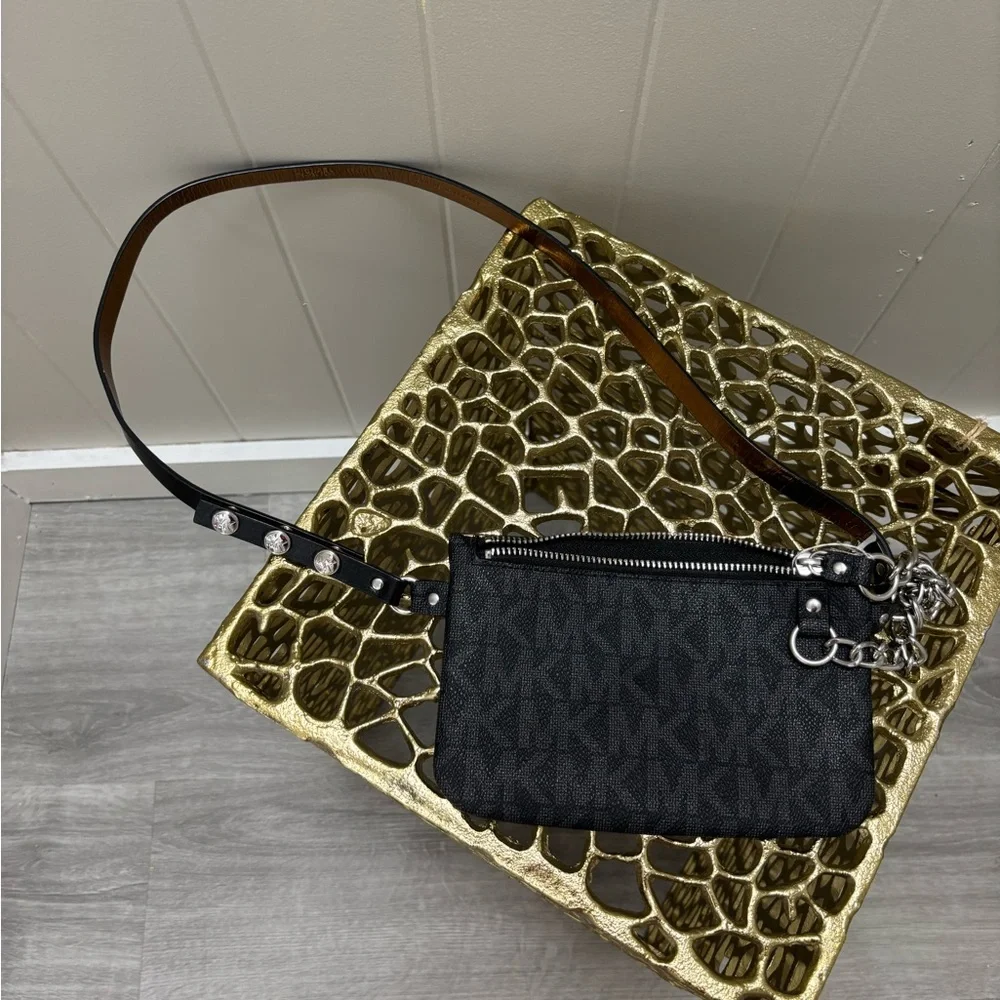 💟Michael Kors Black Textured Crossbody Bag